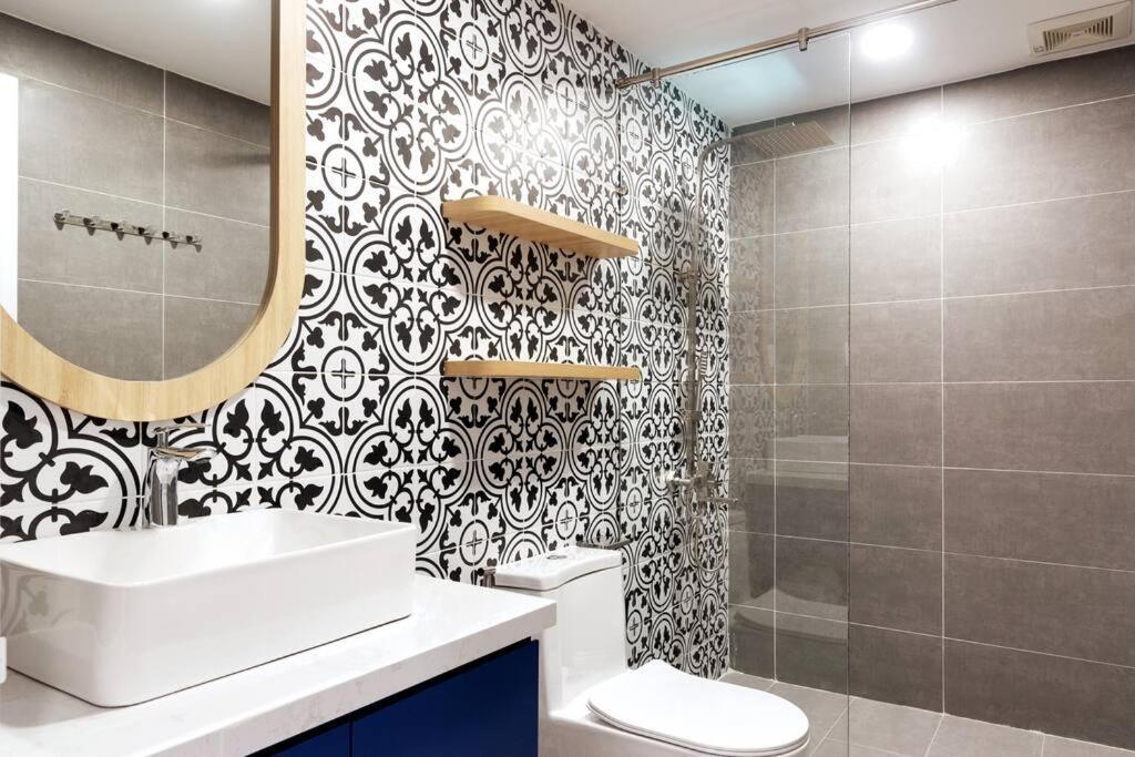Modern, Cozy & Fully Equipped 2Br Apt In D4, 5M To D1 Хошимин Экстерьер фото