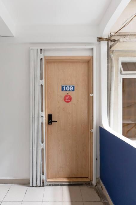 Modern, Cozy & Fully Equipped 2Br Apt In D4, 5M To D1 Хошимин Экстерьер фото